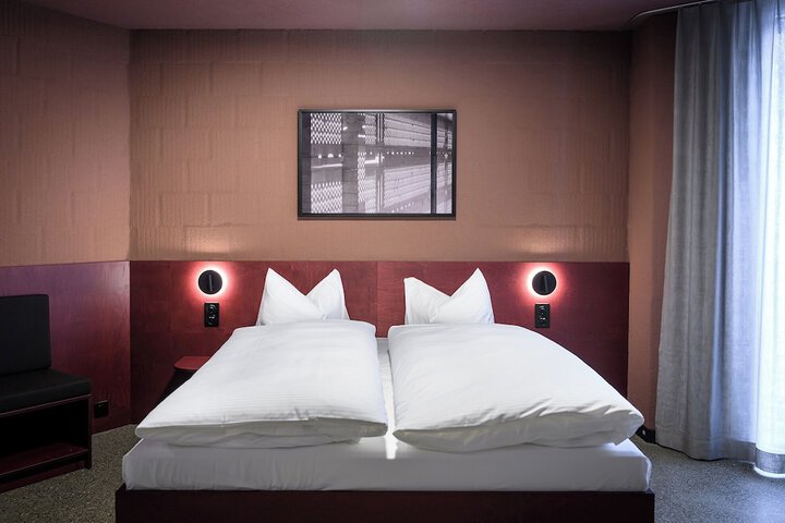 Room 2 of 21