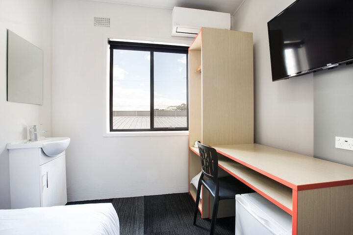 Room 12 of 38
