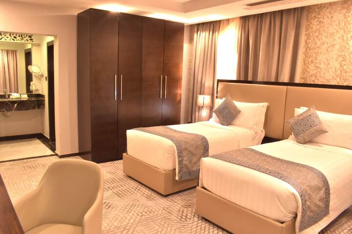 Room 25 of 43