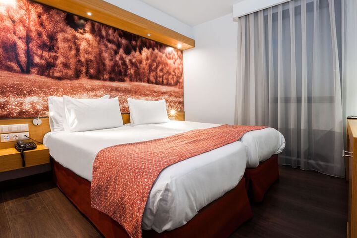 Room 15 of 28