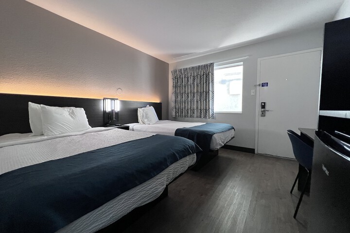 2 Double Beds (7 of 22)