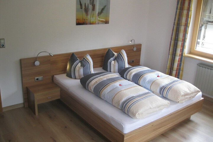 Room 3 of 33