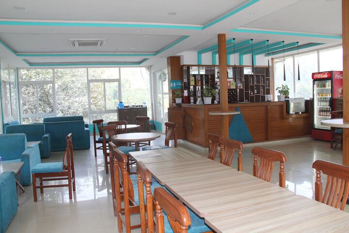 Dining 9 of 22