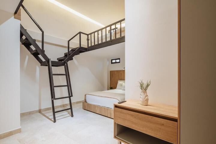 Room 33 of 91