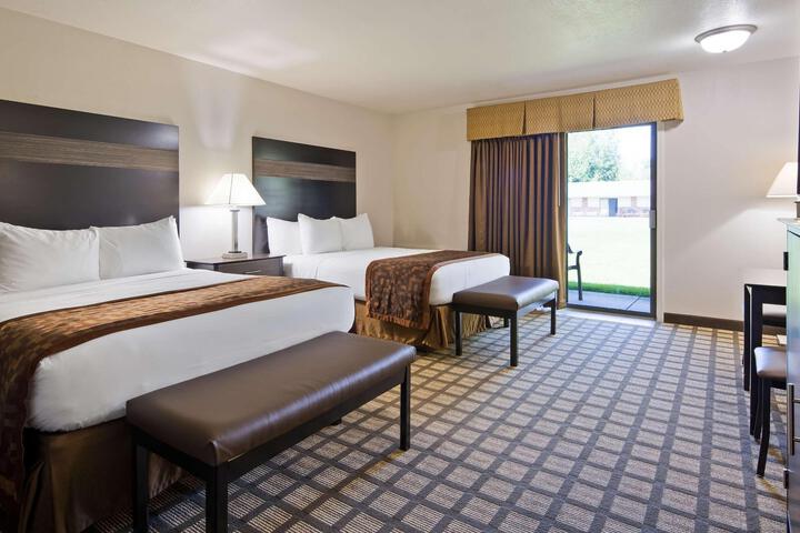 2 Queen Beds Annex Building Exterior Entrance No Elevator Accessible Microwave and Refrigerator WiFi Full Breakfast (2 of 15)