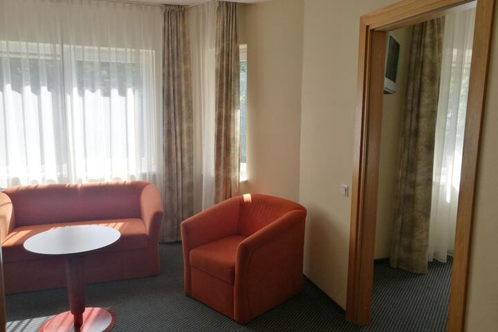 Room 18 of 48