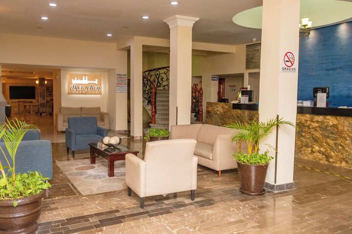 Entrance & Lobby