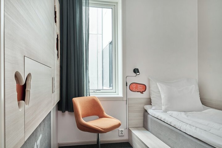 Room 4 of 34
