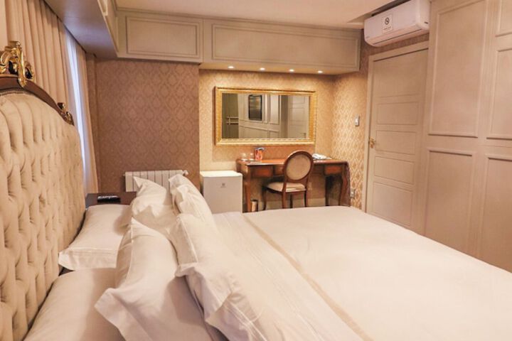 Room 16 of 108