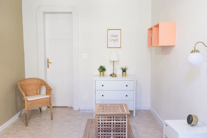 Room 5 of 10