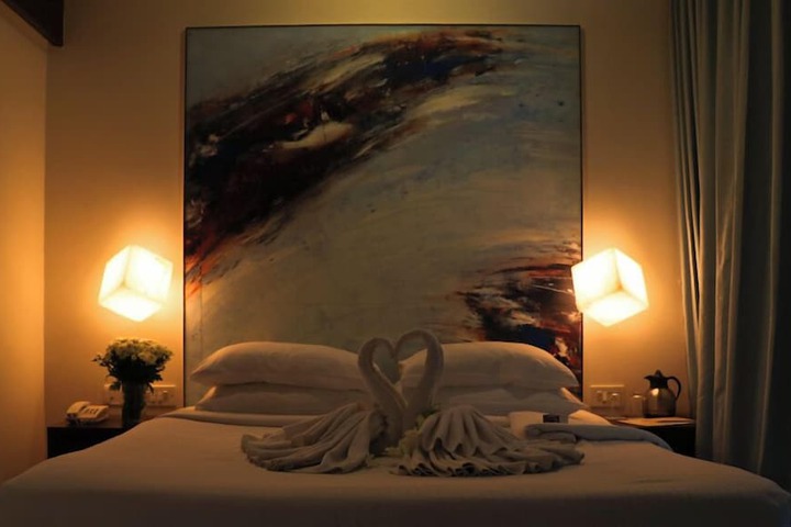 Room 26 of 136