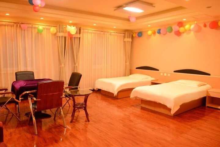 Room 15 of 33