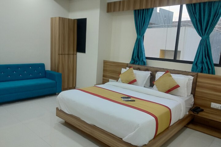 Room 9 of 37