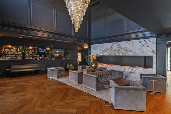 Lobby lounge