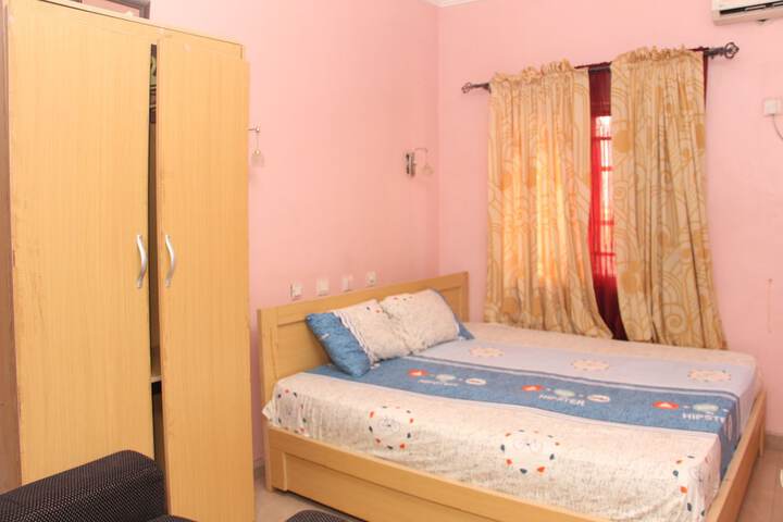 Room 4 of 16
