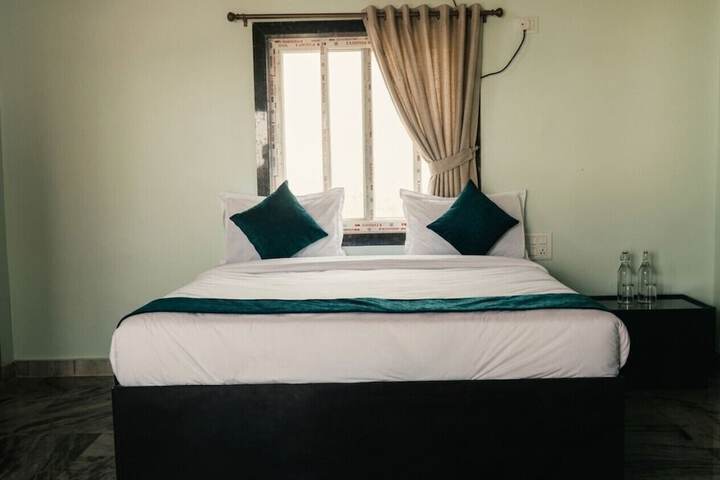 Room 4 of 32