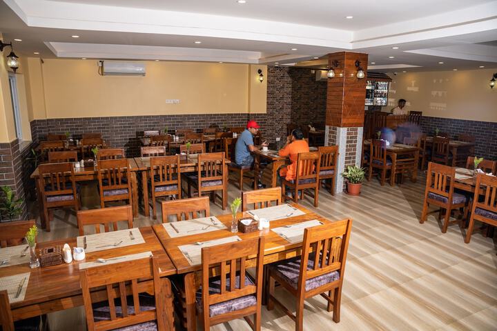 Dining 55 of 78