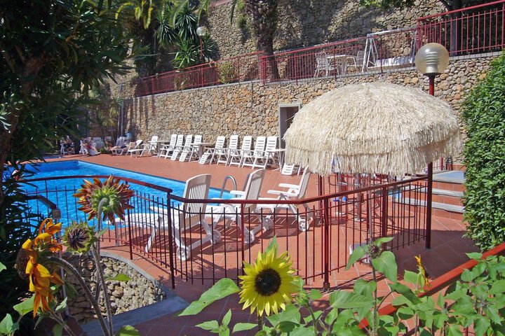 Hotel with Pool