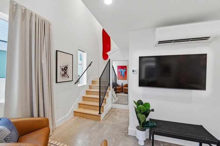 Room 5 of 18