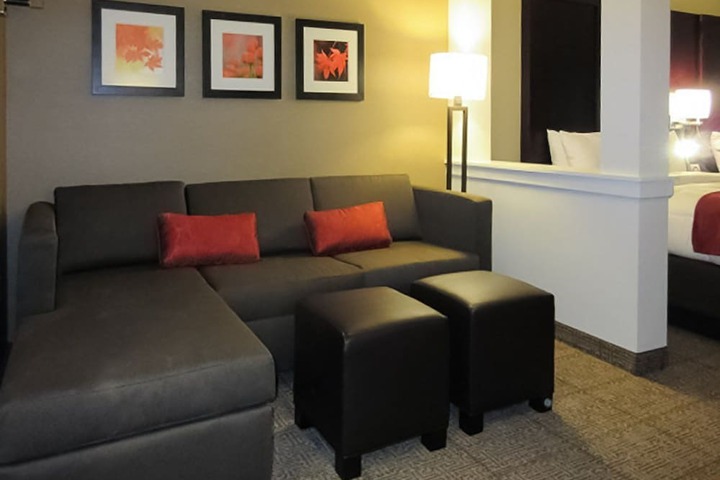 Suite King Bed Sofa (12 of 21)
