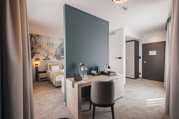 Room 5 of 42