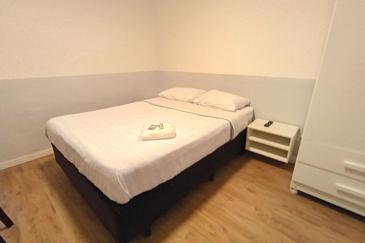 Room 17 of 118