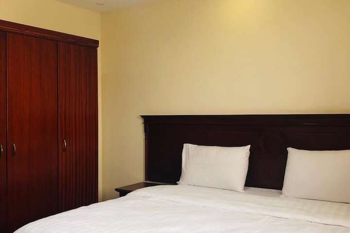 Room 8 of 35