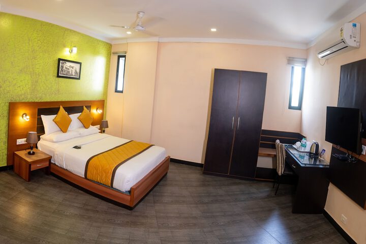 Room 7 of 16