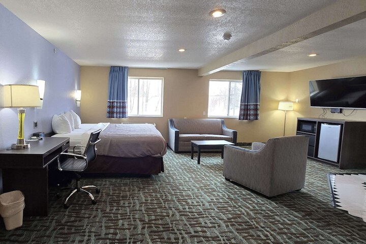1 King Bed (5 of 11)