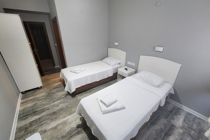 Room 12 of 48