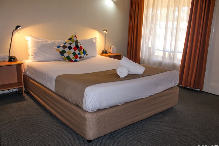 Room 5 of 33