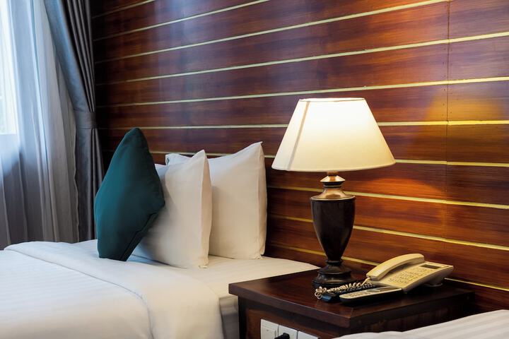 Room 33 of 219