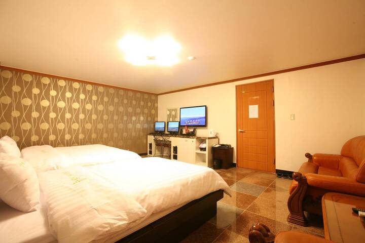 Room 18 of 43