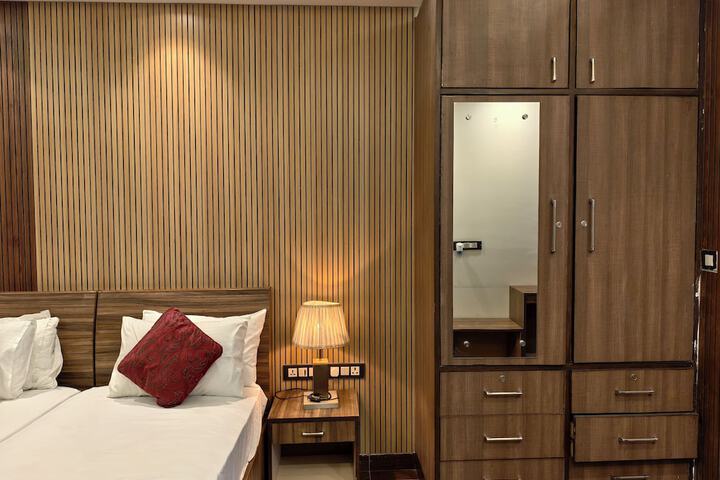 Room 14 of 90