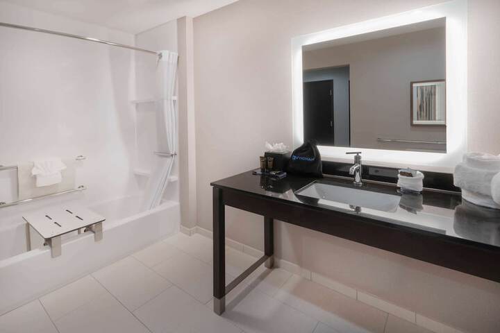 Room 21 of 32