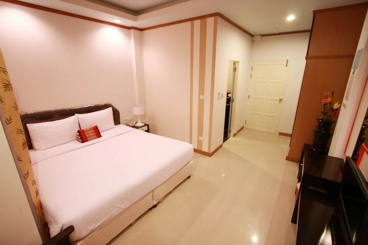 Room 11 of 11