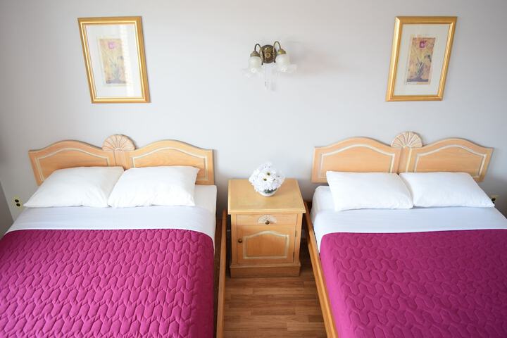 Room 6 of 42
