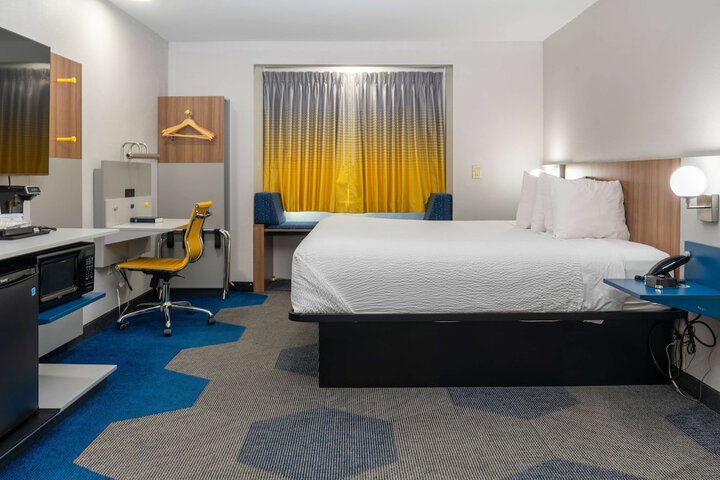 Studio Suite King Bed (4 of 25)