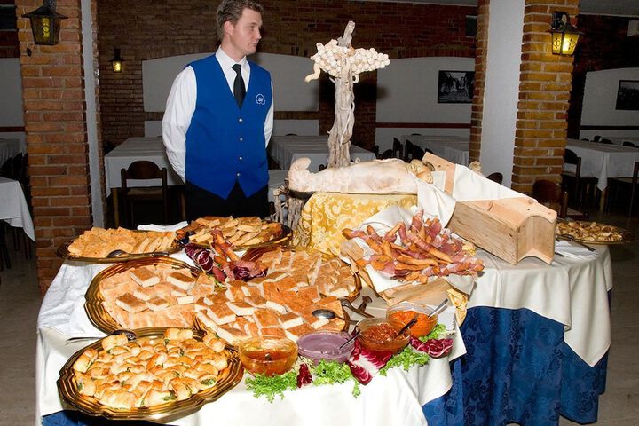 Dining 44 of 72