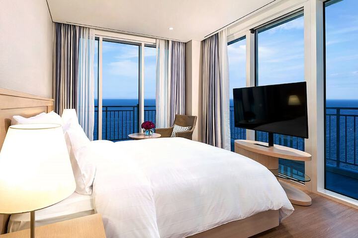 Room 4 of 181