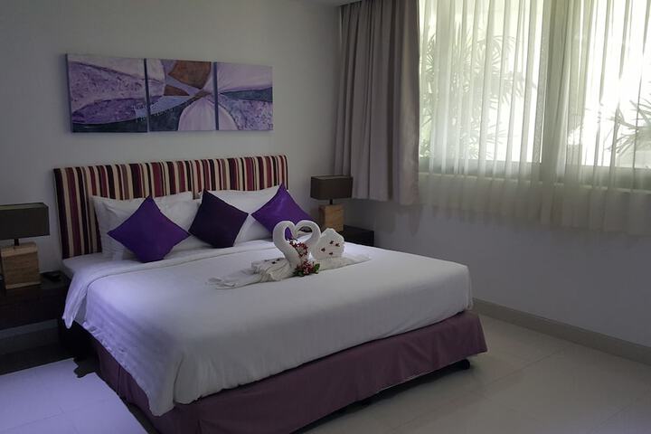 Room 8 of 102