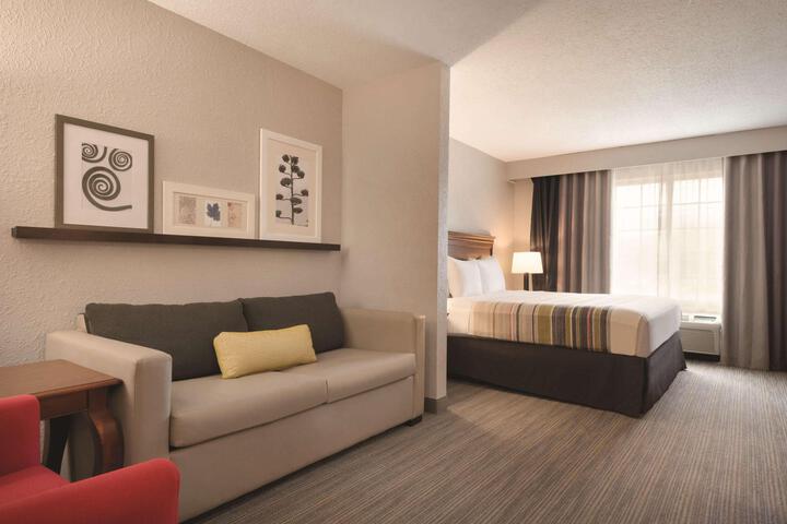 1 King Bed Accessible (7 of 17)