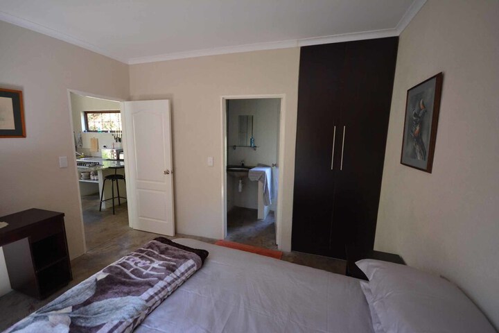 Room 5 of 108