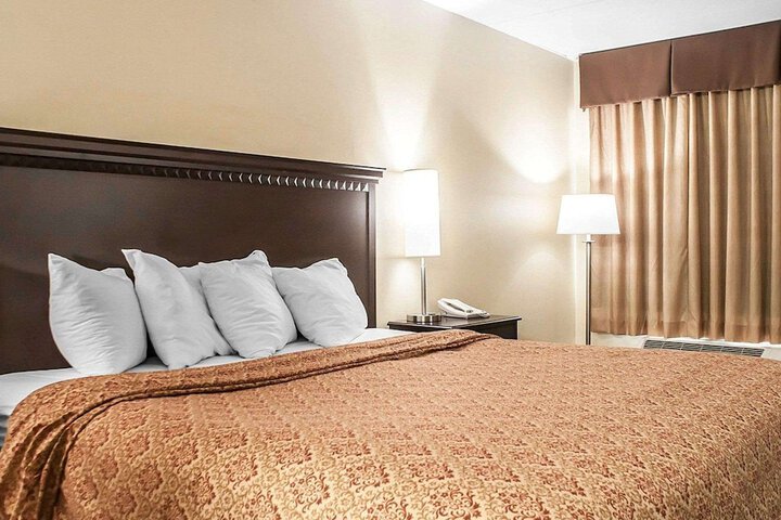 1 King Bed (6 of 14)