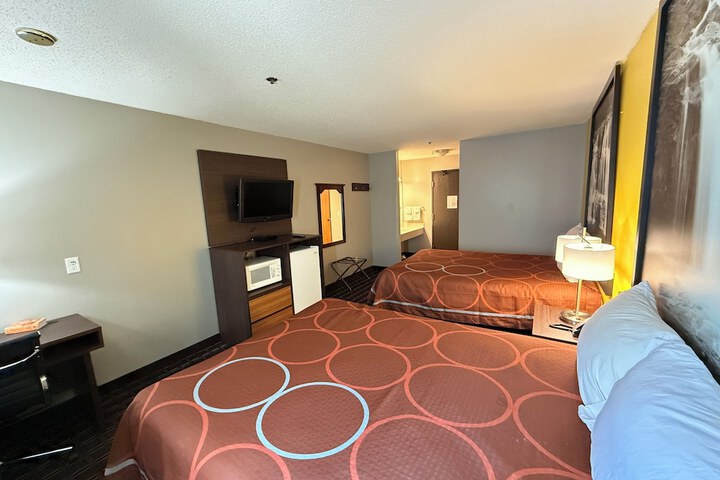 Standard Queen Bed Accessible (5 of 18)