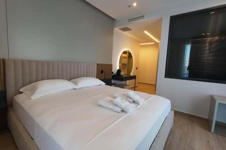Room 28 of 54