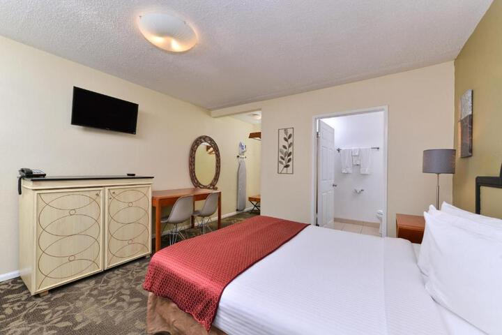 1 Queen Bed (20 of 21)