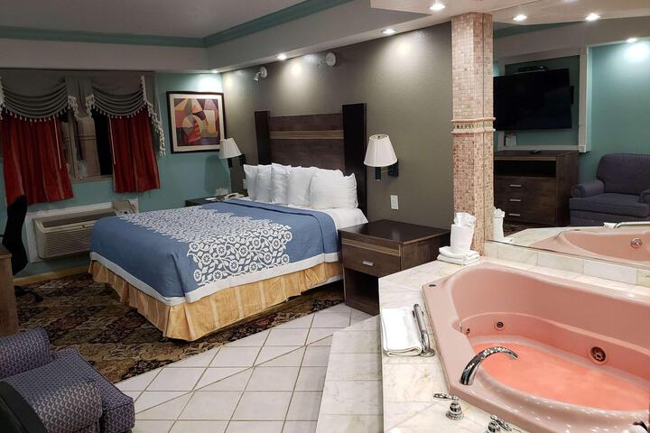 1 King Bed (9 of 13)