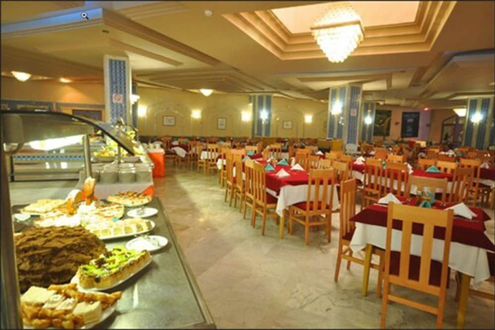 Dining 18 of 21