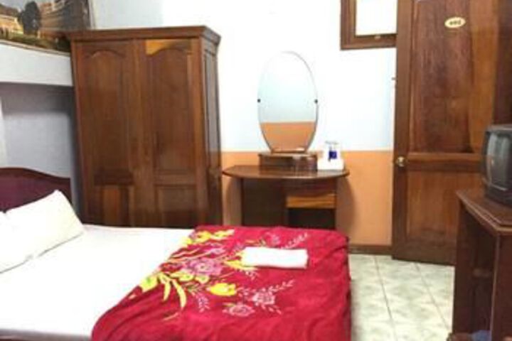 Room 5 of 14